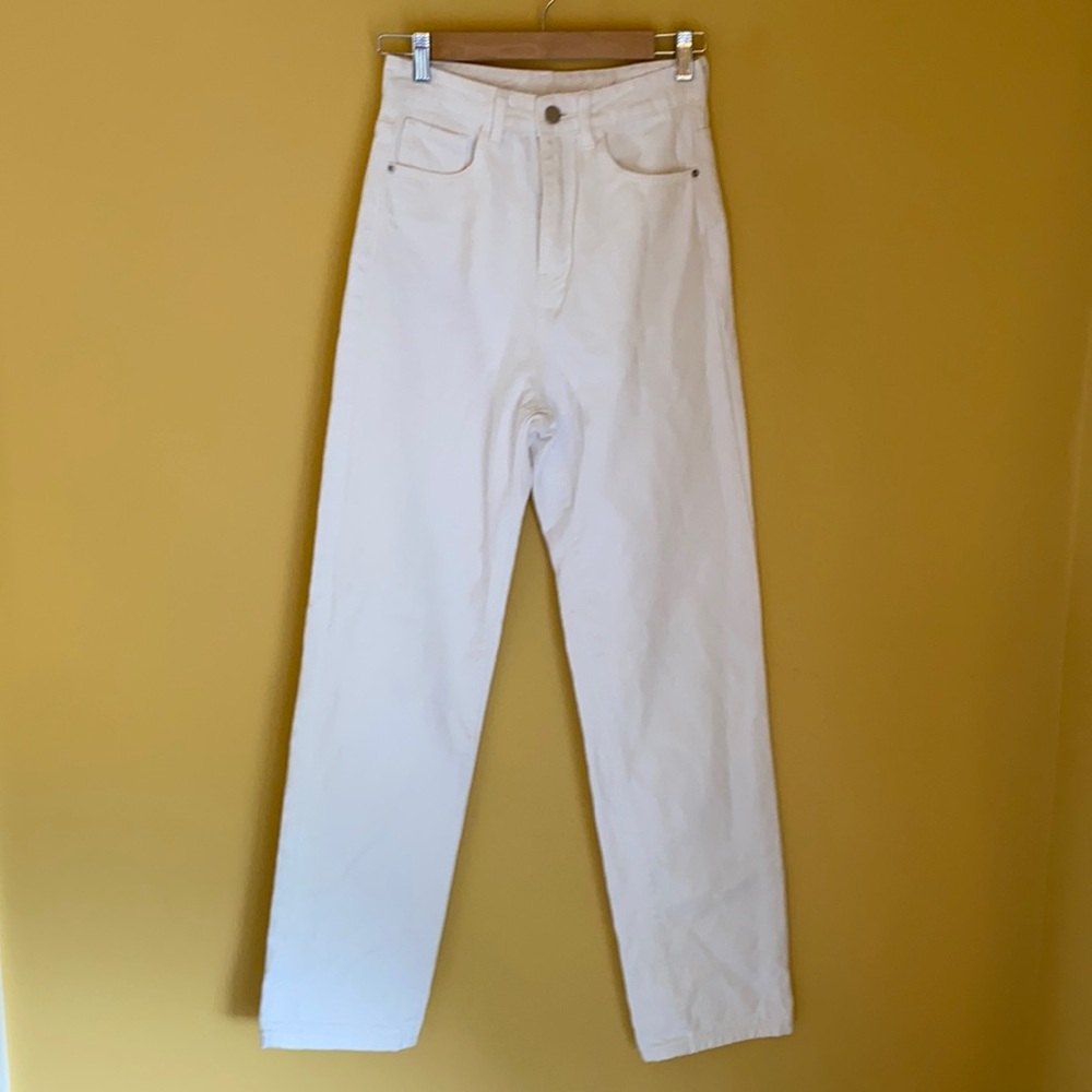 SHEIN Long  Wide leg white JEANS, XS waist 26 1/2”